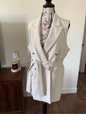 Christian Siriano Sleeveless Double-Breasted Belted Vest in Light Beige